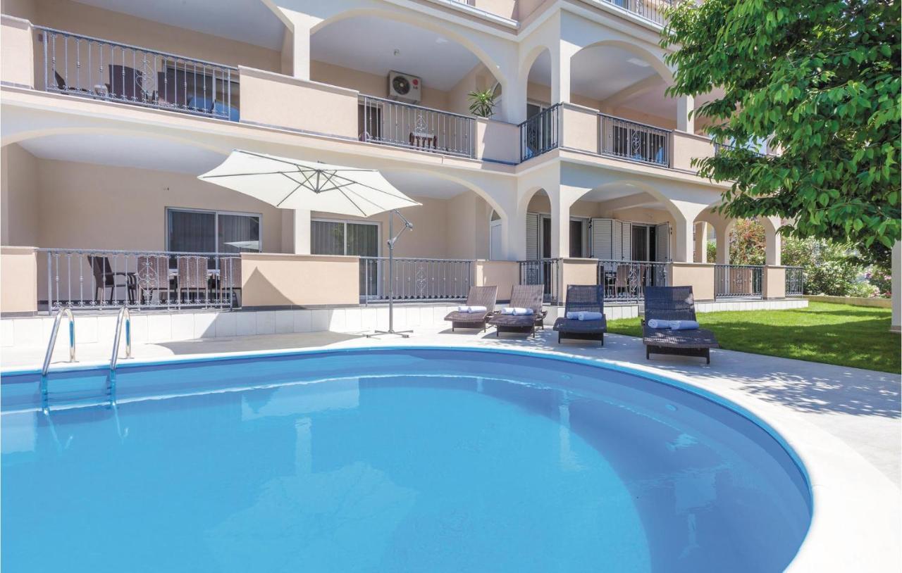 Lovely Apartment In Kastel Stafilic With Jacuzzi Kaštela Buitenkant foto