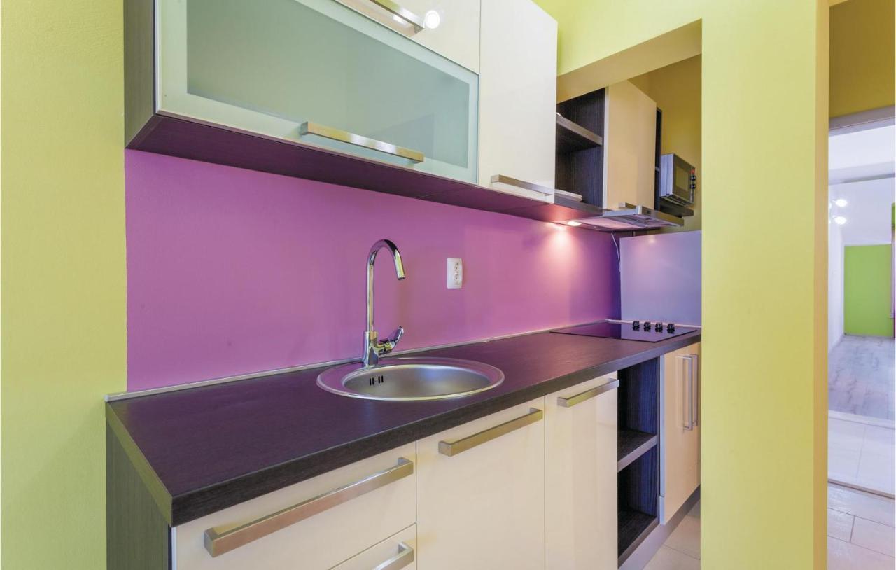 Lovely Apartment In Kastel Stafilic With Jacuzzi Kaštela Buitenkant foto