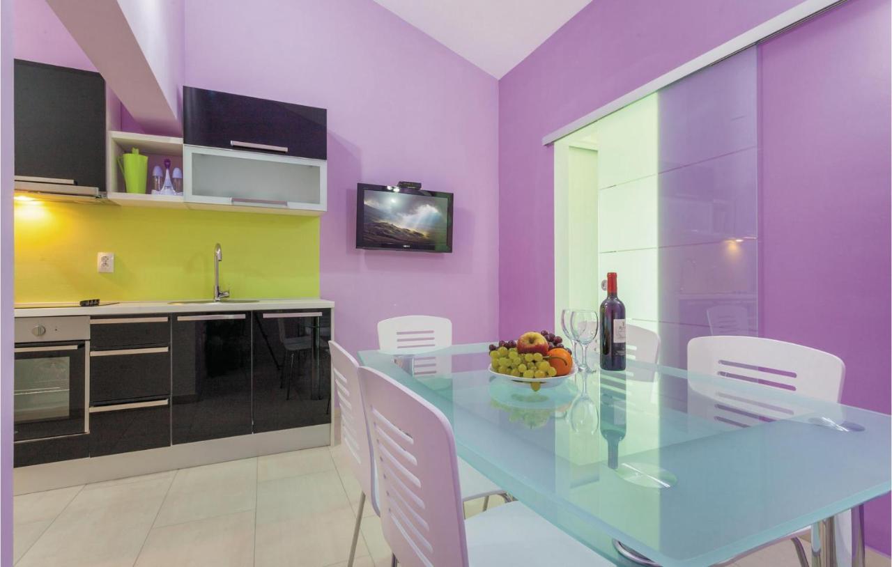 Lovely Apartment In Kastel Stafilic With Jacuzzi Kaštela Buitenkant foto