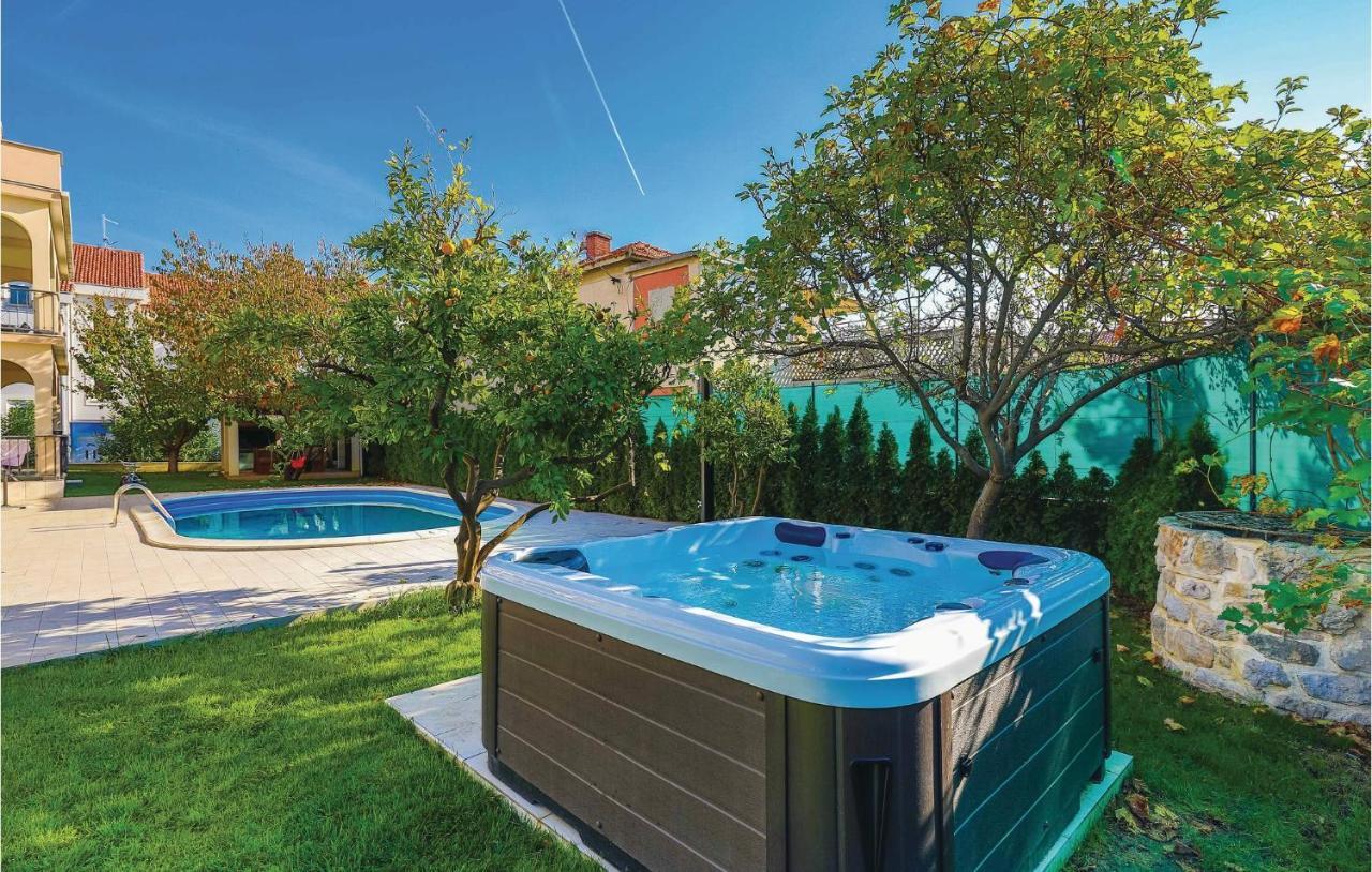 Lovely Apartment In Kastel Stafilic With Jacuzzi Kaštela Buitenkant foto