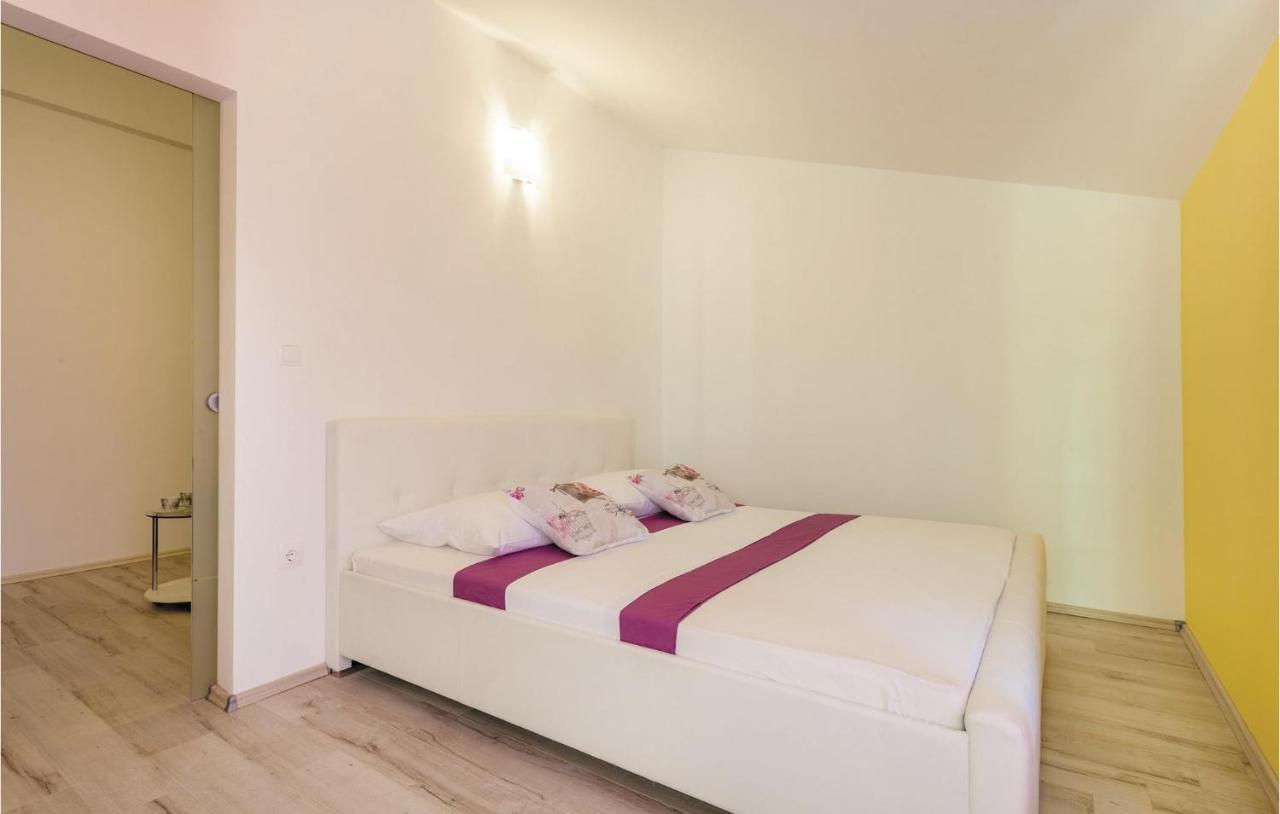 Lovely Apartment In Kastel Stafilic With Jacuzzi Kaštela Buitenkant foto